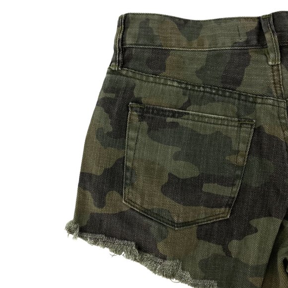 FREE PEOPLE We the Free Camo Combo Distressed Raw Hem Cutoffs Size 24 - Picture 5 of 16